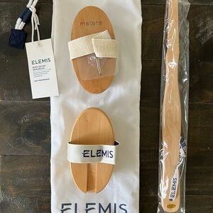 ELEMIS Exfoliating Brush Set with Natural Wood and Cream Accents